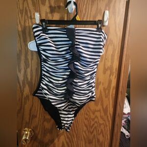 Strapless bathing suit